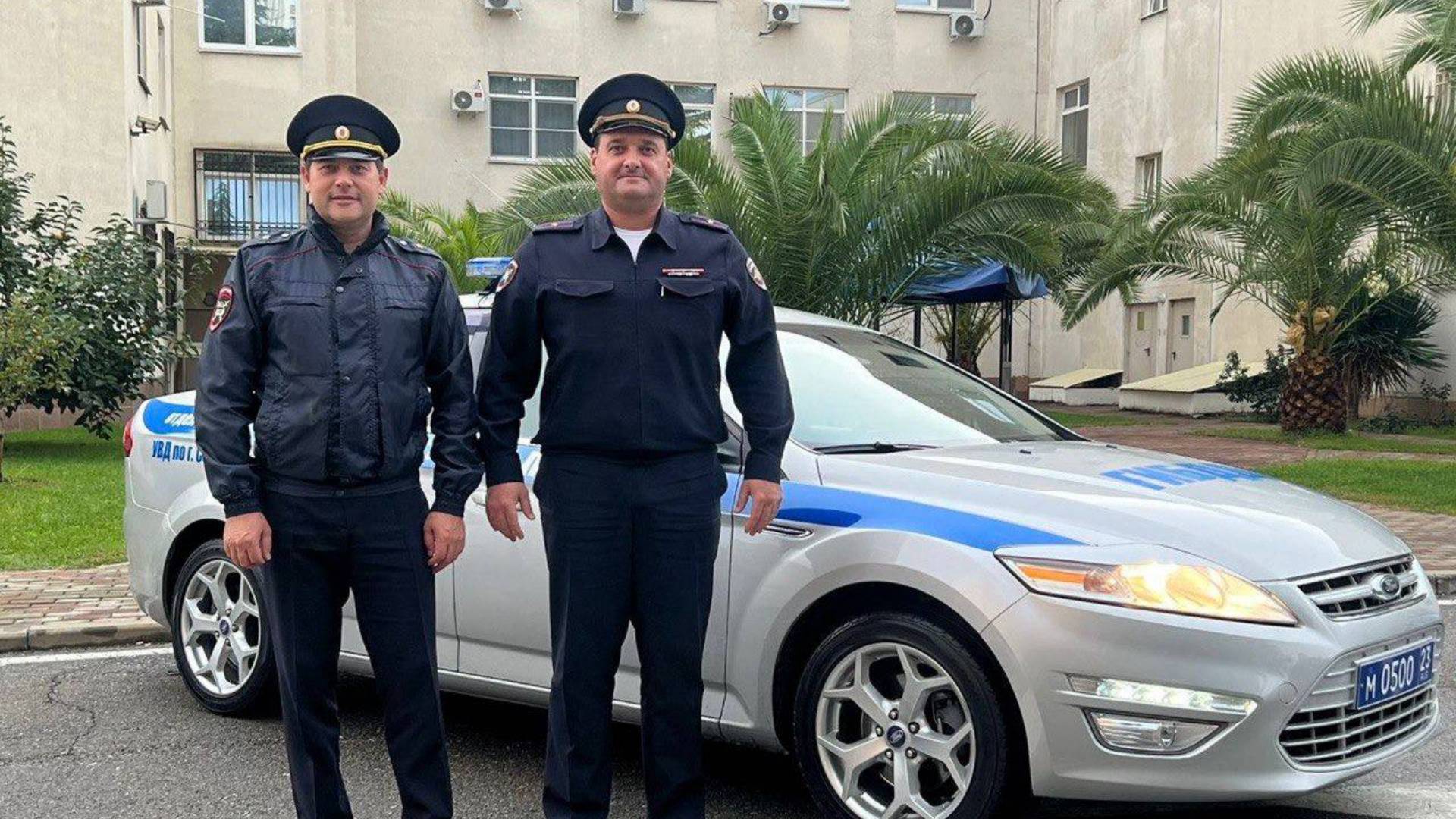 В Сочи госавтоинспекторы доставили в больницу годовалую девочку, которой требовалась медпомощь