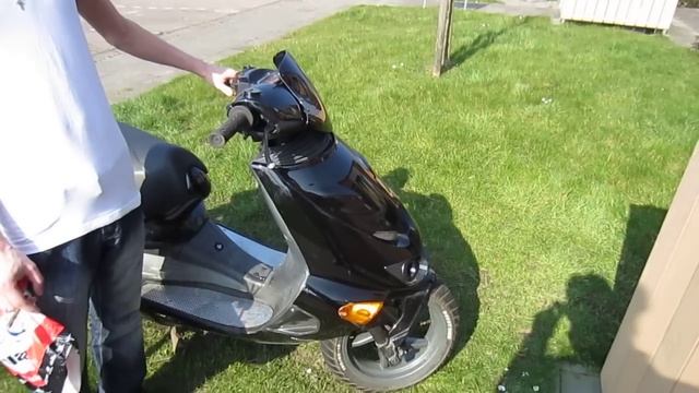 Aprilia SR 2000 met Saab 9-6 Claxon смотреть онлайн