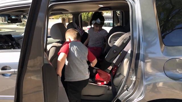 Fitting Car seats in a 2012 Honda Pilot - Flying in Economy Class смотреть онлайн