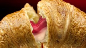 Образец рекламы круассаны со сливками Bien Kruvasan   DOUBLE