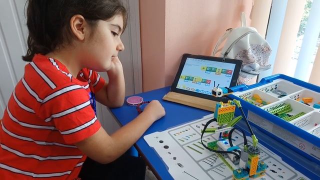 Smart Bee-1 Hazal Antalya Robotik ve Kodlama Lego Wedo 2.0