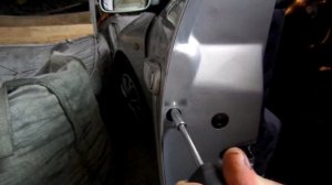 Demontaż wkładki zamka Seat Toledo 2/Leon Mk1 (Door Lock Remove Seat Toledo 2/Leon Mk1)