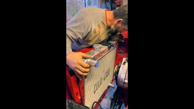 1966 Pontiac GTO gets a new Radiator смотреть онлайн