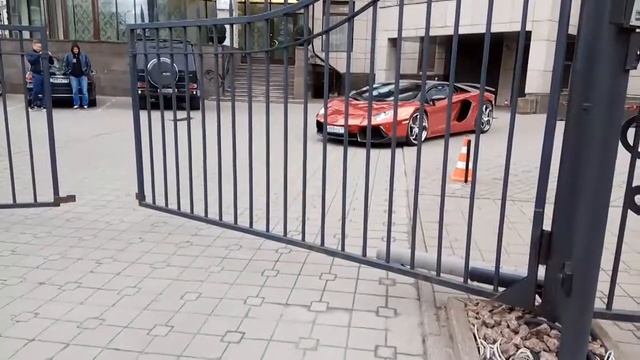 Выхлоп Ламборгини 😎😎😎 смотреть онлайн