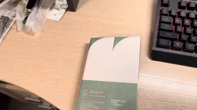 Комплект из 2 шт защитных стёкл для iPhone 15 pro с аппликатором.