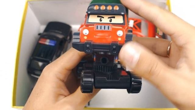 Полицейский автомобиль и грузовик