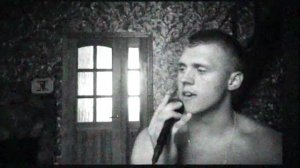 Черт с ними! За столом сидим, поем, пляшем