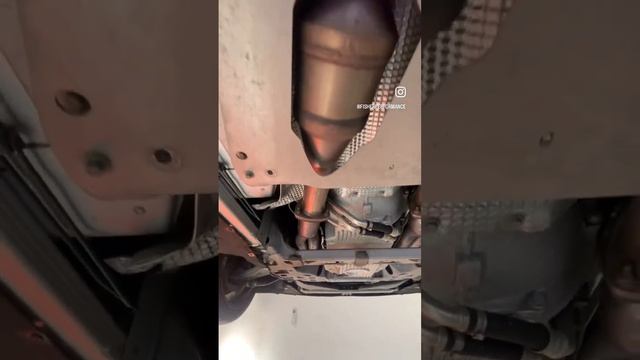 Aston Martin DB9 GT - annual service смотреть онлайн