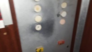 Лифт УКМ 320 кг 0,71 м/с, застрял в лифте