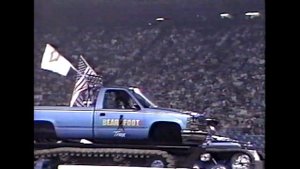 USHRA MONSTER TRUCKS!  PONTIAC SILVERDOME 1988! BIGFOOT, FASTRAX, BEAR FOOT TRAX, BEAST, MORE!!