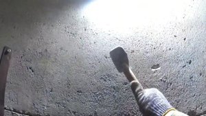 как уносит (засыпает)  людей вместе с кольцами в колодце