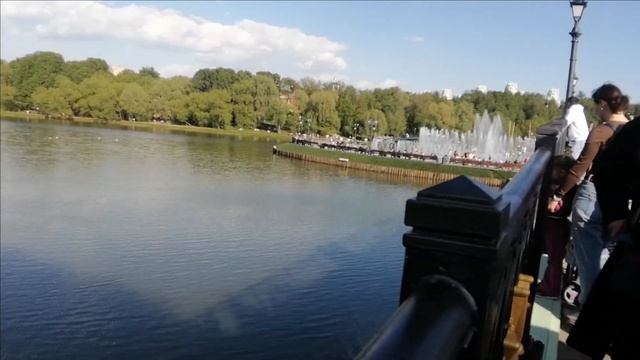 Москвичи и гости города любят этот парк! смотреть онлайн