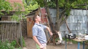 Силовой трюк кузнецов с кувалдой(левой рукой)