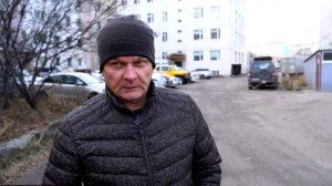 Ямочного ремонта требует жители магаданского двора