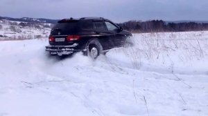 Кайрон по глубокому снегу