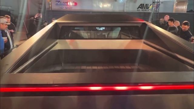 Tesla Cybertruck Magic Tonneau Cover in Action смотреть онлайн