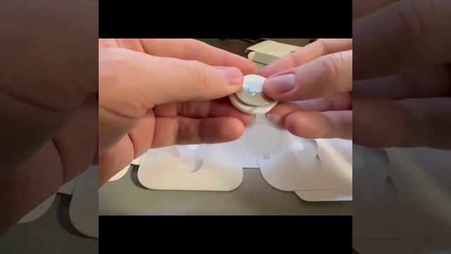 How to change your Apple AirTag battery смотреть онлайн