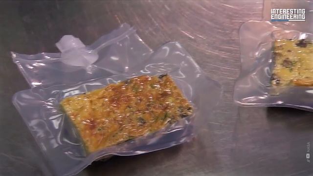 How Do Astronauts Eat and Drink in Space? смотреть онлайн