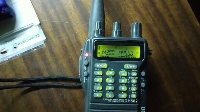 Однодиапазонный ретранслятор UHF & UHF или VHF за счёт кросс-бенда между между тушками без проводов.