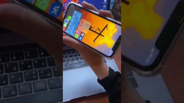Пранк с айфоном #пранк #айфон #пранкинаддрузьями #фишкиайфона