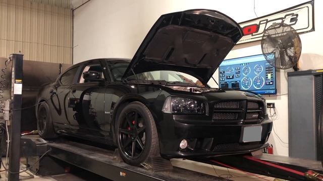 SRT8 Charger Makes 435 RWHP смотреть онлайн