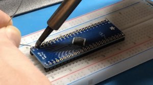 Attempting to create breadboard-friendly RISC-V microcontrollers using SiFive's FE310-G002 IC.