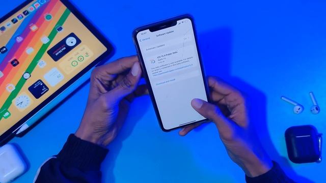 IOS 15.4 BETA 1 Released? Unlock Your iPhone With Mask; New Face ID Update & 40+ Emojis смотреть онлайн