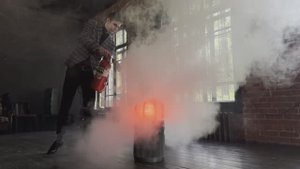 Тушение Автономного симулятора пожара «Погас» углекислотным огнетушителем.