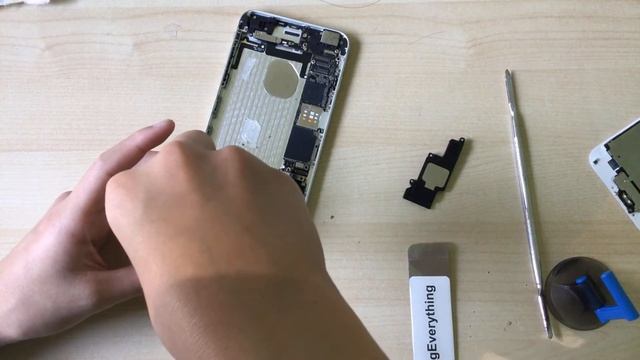 How to replace the dock connector/charging port on an iPhone 6 Plus смотреть онлайн