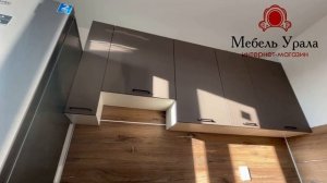 Маленькая кухня с идеальным сочетанием цвета. Графит и орех натуральный