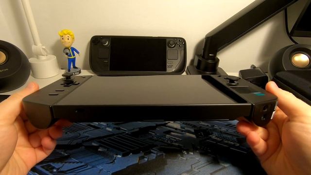 Lenovo Legion Go: unboxing, quick look, Steam Deck screen size comparison (ASMR - no commentary) смотреть онлайн