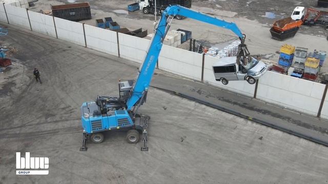 Terex Fuchs Scrap Handlers at Northern Metal Recycling смотреть онлайн