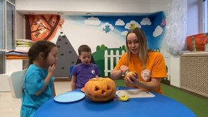 Let's make jack-o-lantern out of the apple together