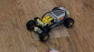 Машина Lego с полным приводом с одним мотором