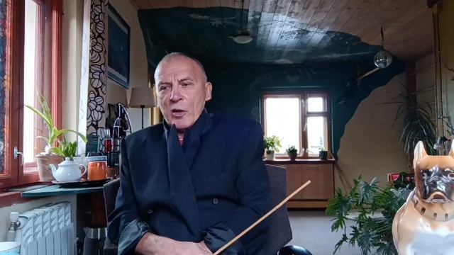 сидело укутанное в цветастые шали  громоздкое существо. Дух66