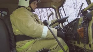 Работа с пожарным насосом на пожарной автоцистерне