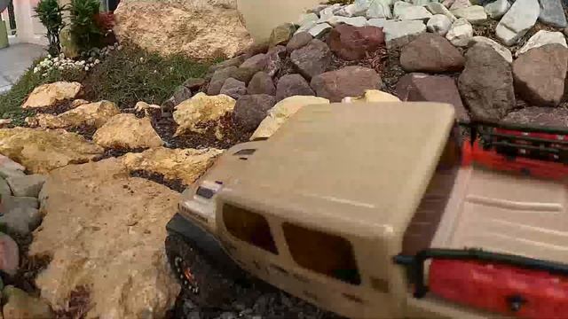 How to crawl a 4WD RC truck | Axial SCX24 Jeep Gladiator | 1\24 scale