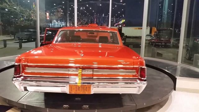 Hot Rod Pontiac Tempest Rockin the Turntable at Summit Racing смотреть онлайн