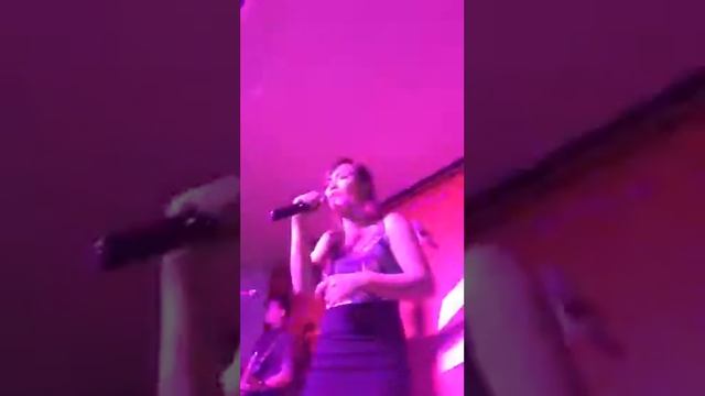 Bust Your Window cover смотреть онлайн