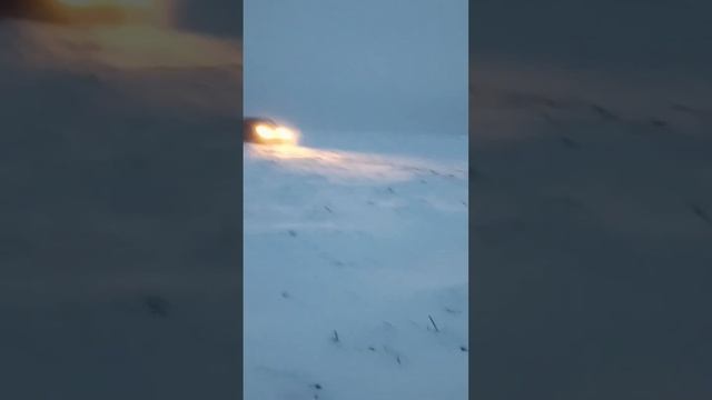 Груженый ваз 21099 штурмует горку в поле. в -35 #ваз2109 смотреть онлайн