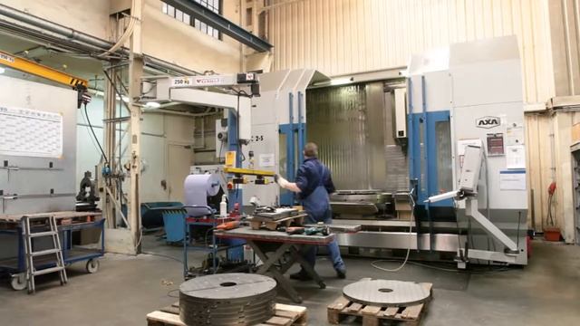 Загрузка металлообрабатывающего станка - кран-манипулятор BOY VETTER Krantechnik смотреть онлайн