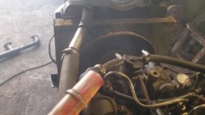 звук v-образного двух цилиндрового дизельного двигателя