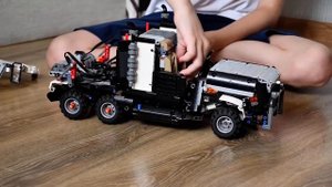 Американский грузовик из LEGO TECHNIC