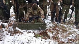 Взвод разведки  Спецназ Ахмат на задании  в лесу  зашли к врагу  , выявили их позиции,  координаты
