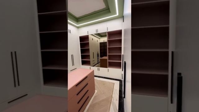 Гардеробные комнаты для большой семьи: видеообзор выполненного проекта #гардеробная #мебельподзаказ