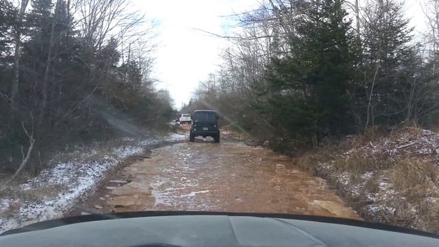 STOCK Jeep WJ Grand Cherokee Quadradrive Embarrasses Lifted TJ Wrangler and ZJ. Hilarious Video смотреть онлайн