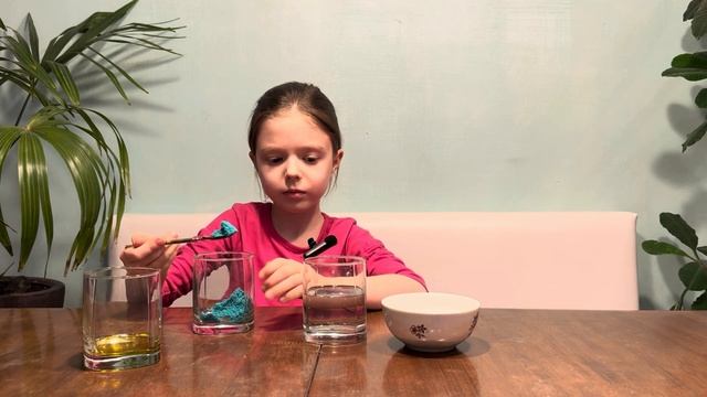 Опыт с водой. Что будет с сахаром, песком и маслом? смотреть онлайн