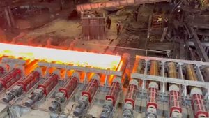 Рольганг на стороне выгрузки нагревательной печи с шагающим подом