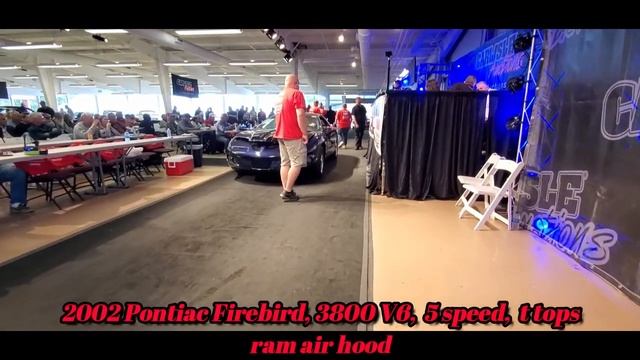 2 Pontiac Firebirds Cross the Block 1981 Formula & 2002 V6 T Top смотреть онлайн