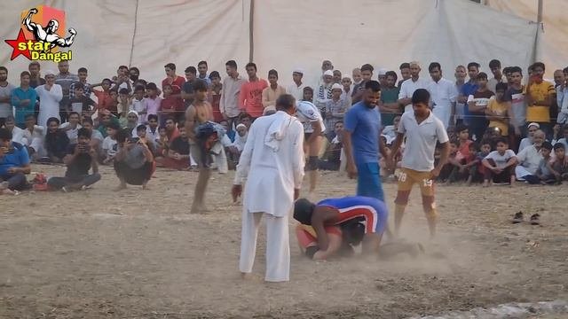 खूबसूरत लड़की दंगल अखाड़े के बीच मर्दो से कुश्ती लड़ने आयी / Mahila Purush Kushti /hot Girl